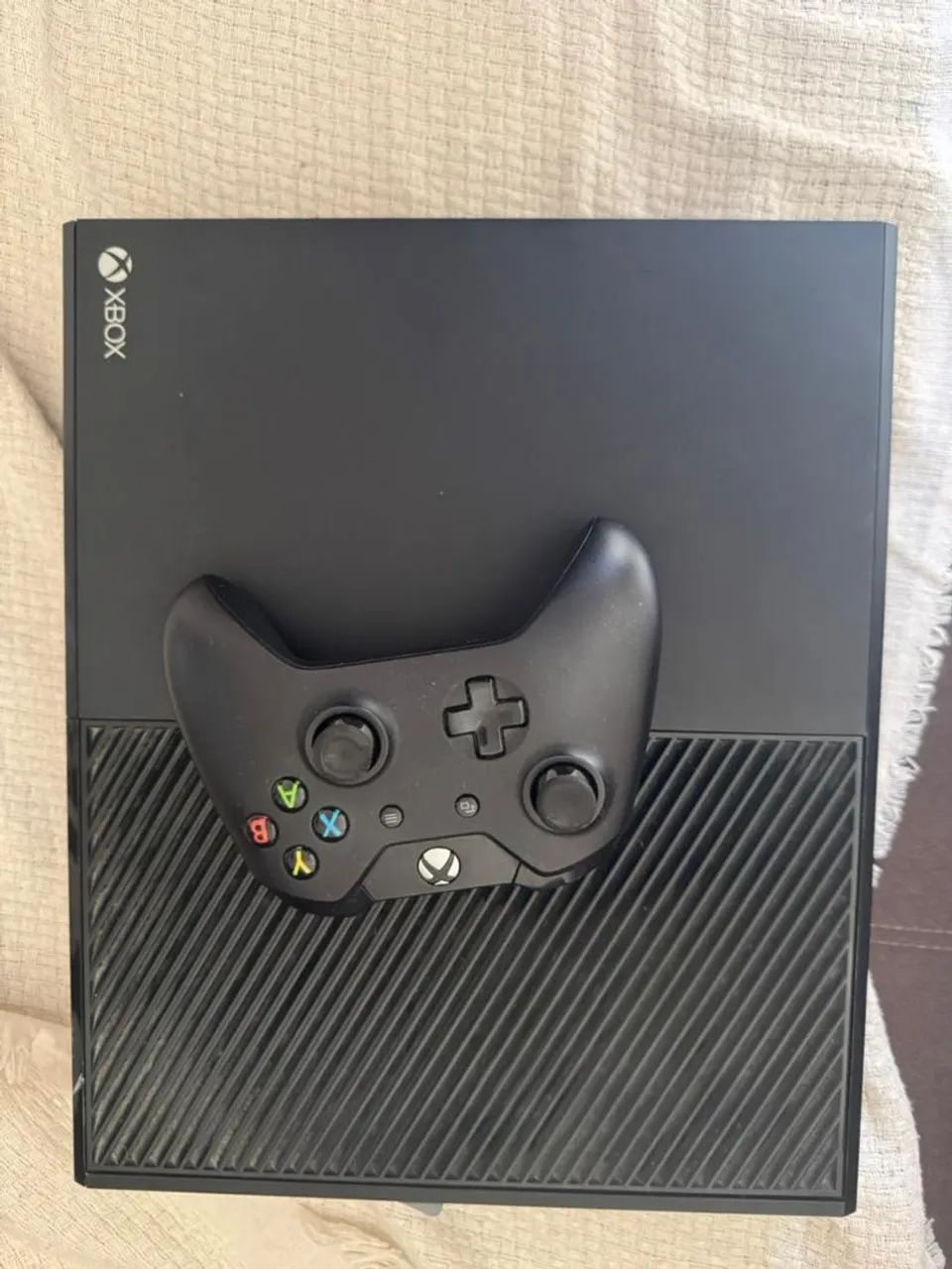 Xbox one semi novo,com jogos e controle