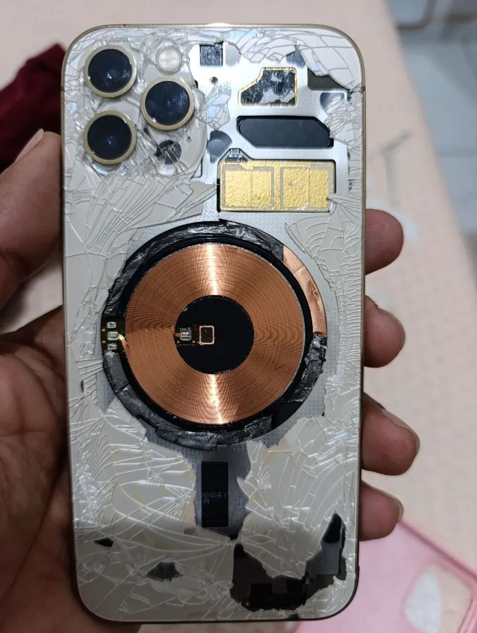 Vendo um ifhone 12 pró.