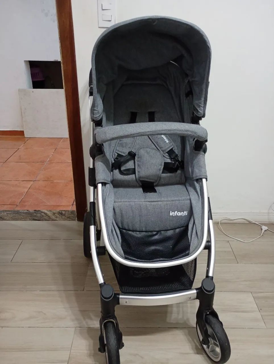 Carrinho + Bebê Conforto Epic Lite