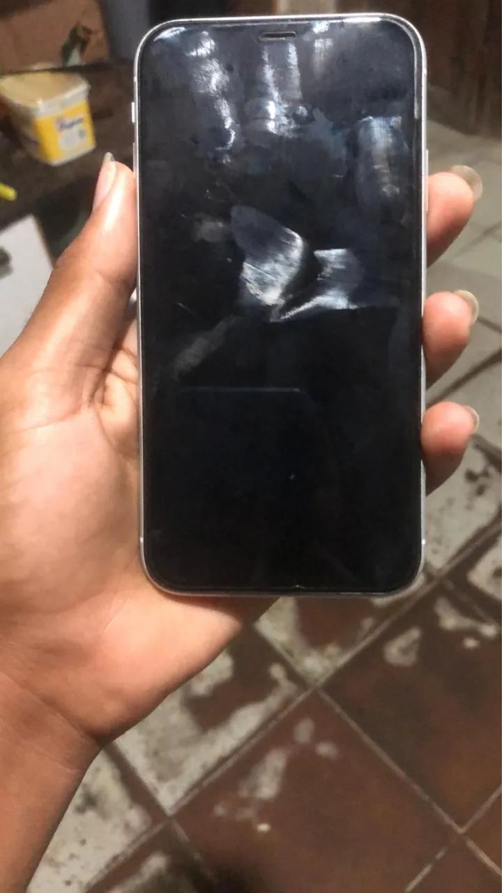 Troco iPhone XR com volta minha, em um iPhone 12 ou 11 - Foto 2