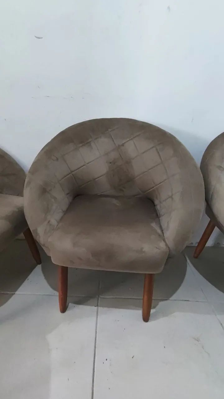 Kit 2 Poltronas Decorativas Estofadas com Pés de Madeira - Confortável e Elegante - Foto 3