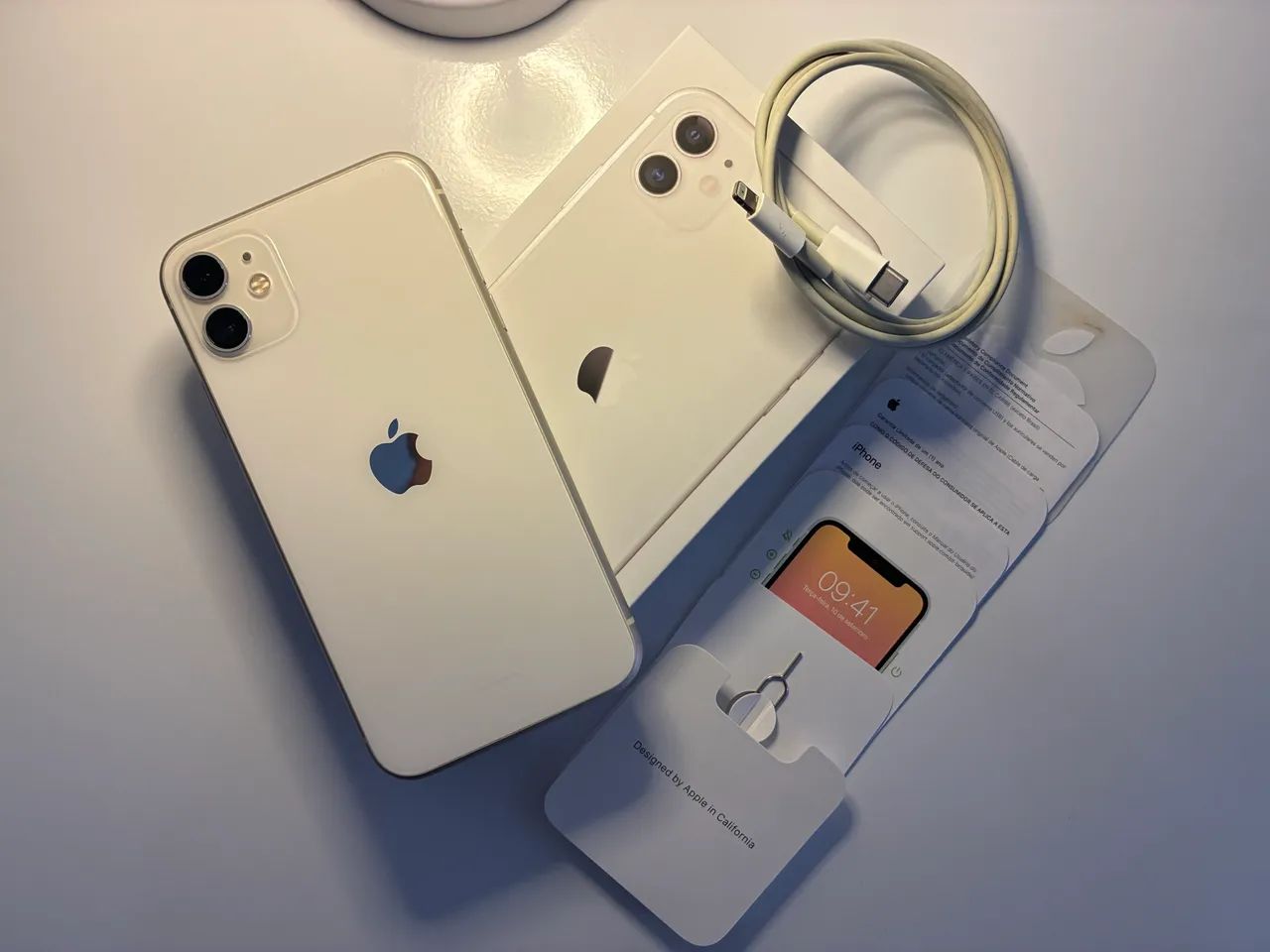 iPhone 11 64GB Branco - Caixa Original e Acessórios - R$ 900