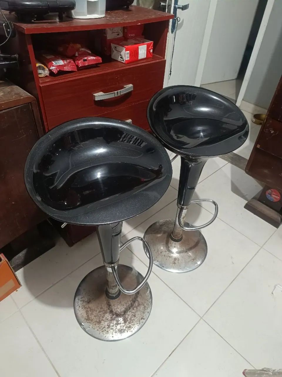 Kit com 2 Banquetas Giratórias Reguláveis - cor ; preta - Foto 5
