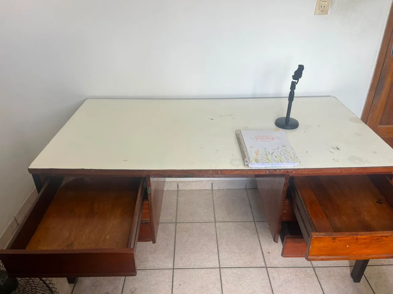 Vendo BIRÔ/mesa  para escritório ou sala  