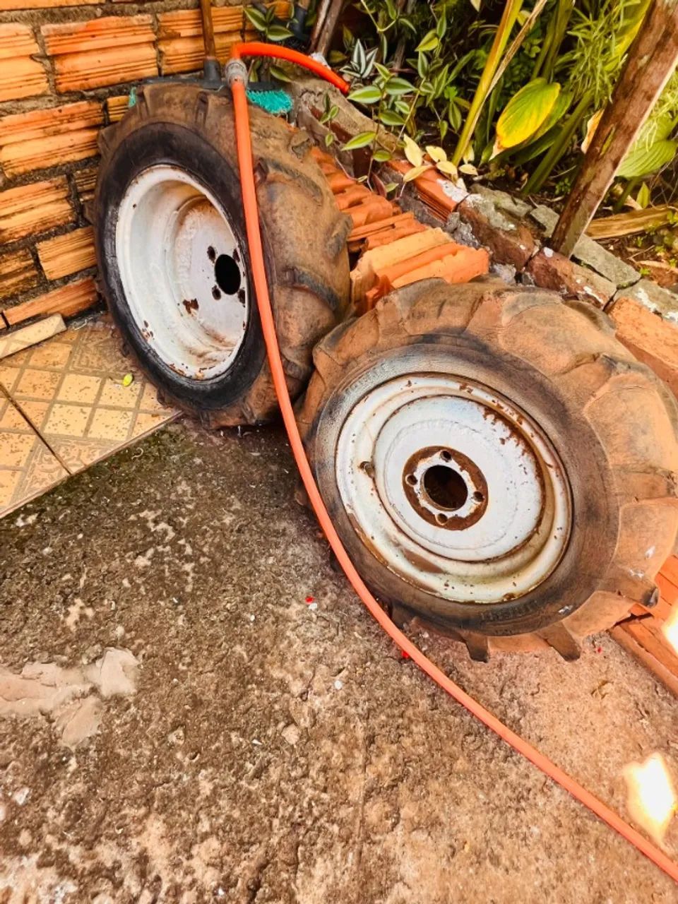 Microtrator Tobata 9 cv - Modelo KNDR-9, com reboque documentado. - Foto 4