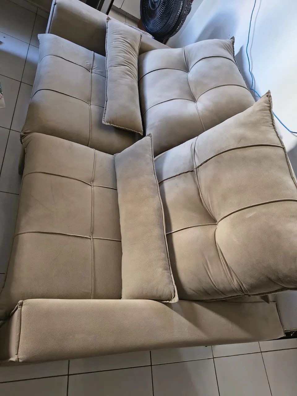 Vendo sofá reclinável seminovo, confortável e totalmente funcional, com 1,97m de largura. - Foto 2