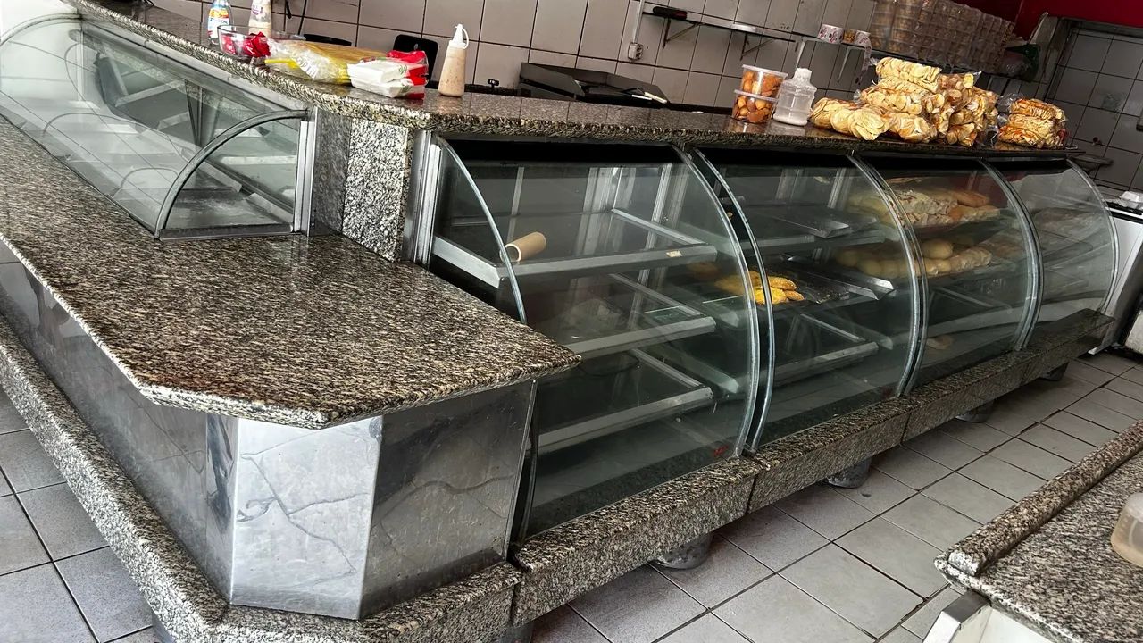 Balcão expositor ideal para padaria e mercadinhos