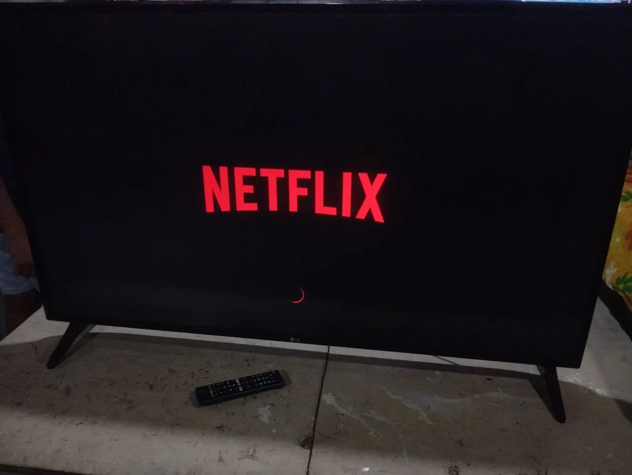 Telão SmarTV LG 50 polegadas completa pezinho e controle, funcionando perfeitamente, faço  - Foto 3