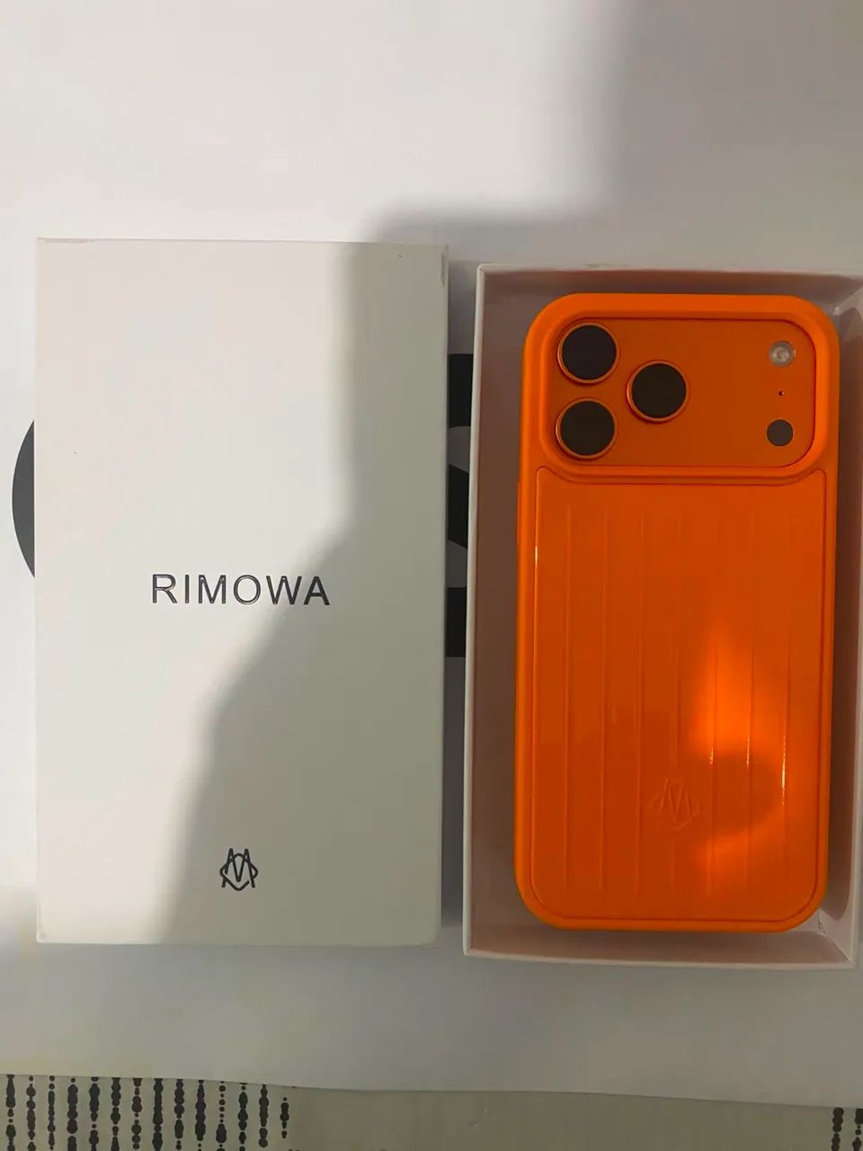 Capinha Rimowa para 17 Pro Max original Laranja 