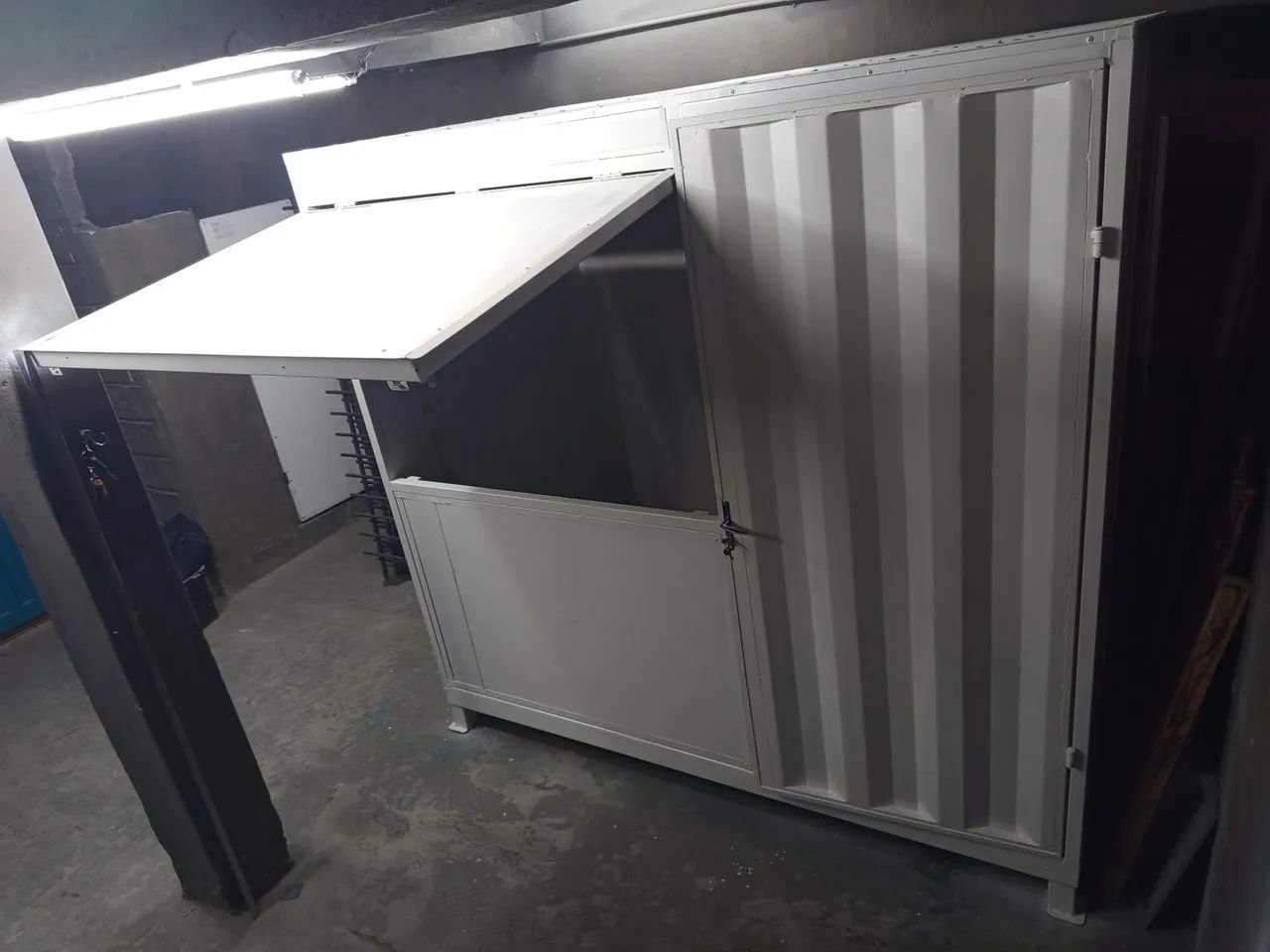 Trailer / container 