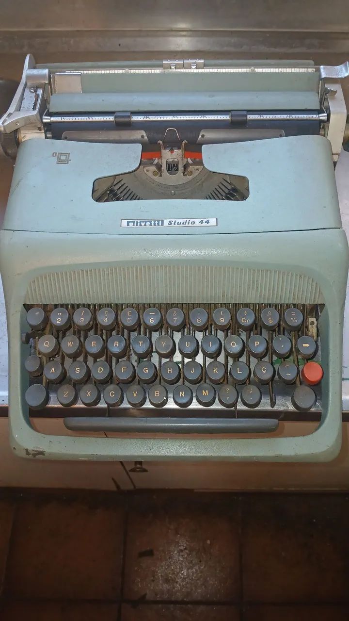Máquina de escrever olivetti
