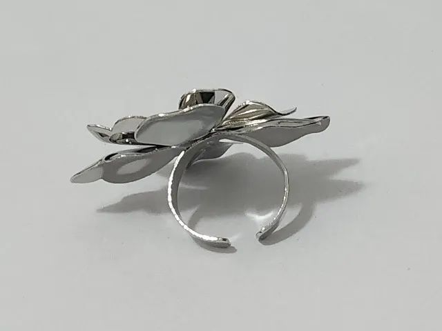 Anel Flor de metal ajustável novo - Foto 3