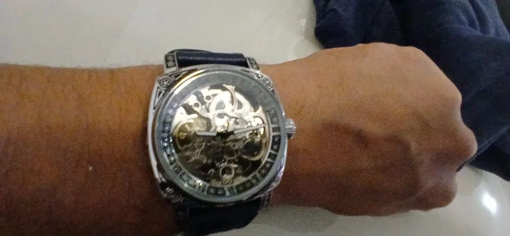 Relógio esqueleto automático couro