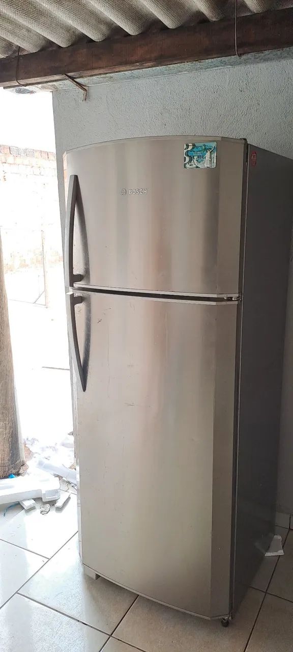 Geladeira com defeito. Só vim buscar.