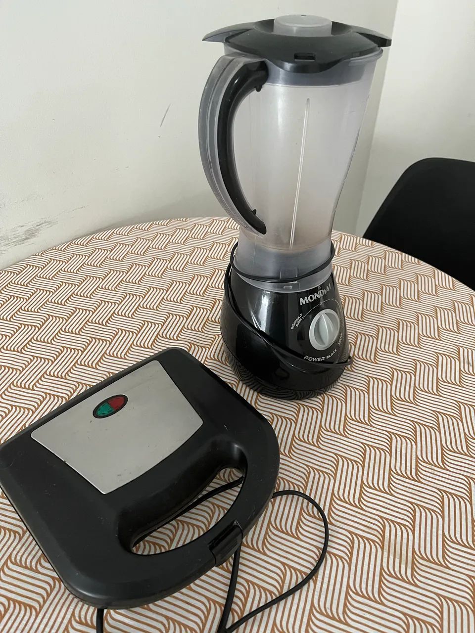 Vendo Sanduicheira e Liquidificador - Foto 2