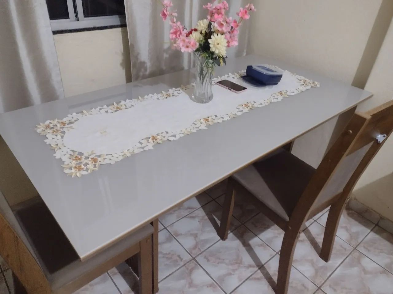 Mesa de jantar com 4 cadeiras. - Foto 4