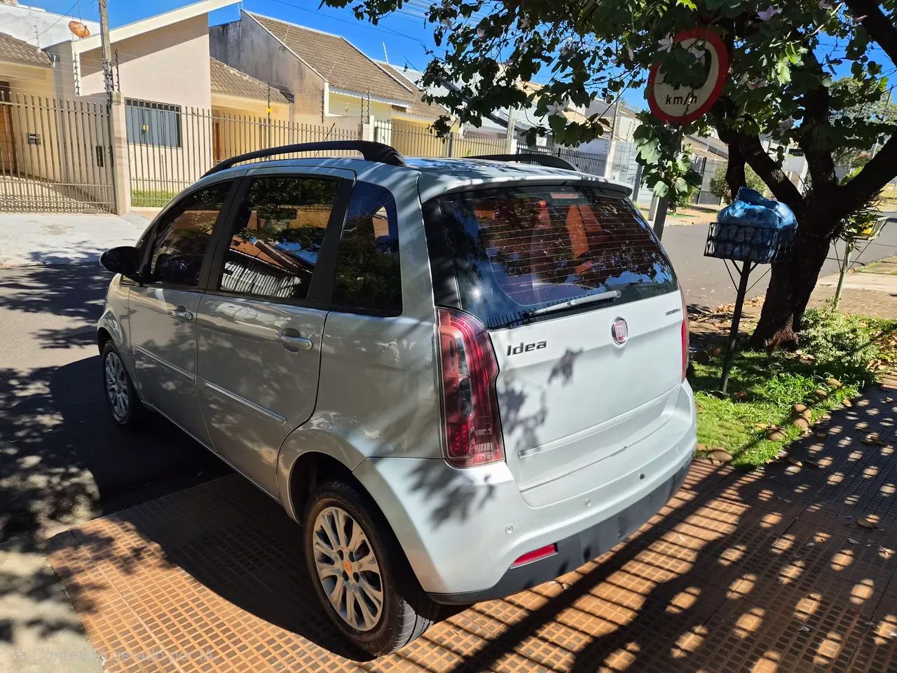 Fiat Idea Attractive 1.4 Fire Flex 8V 5P 2012