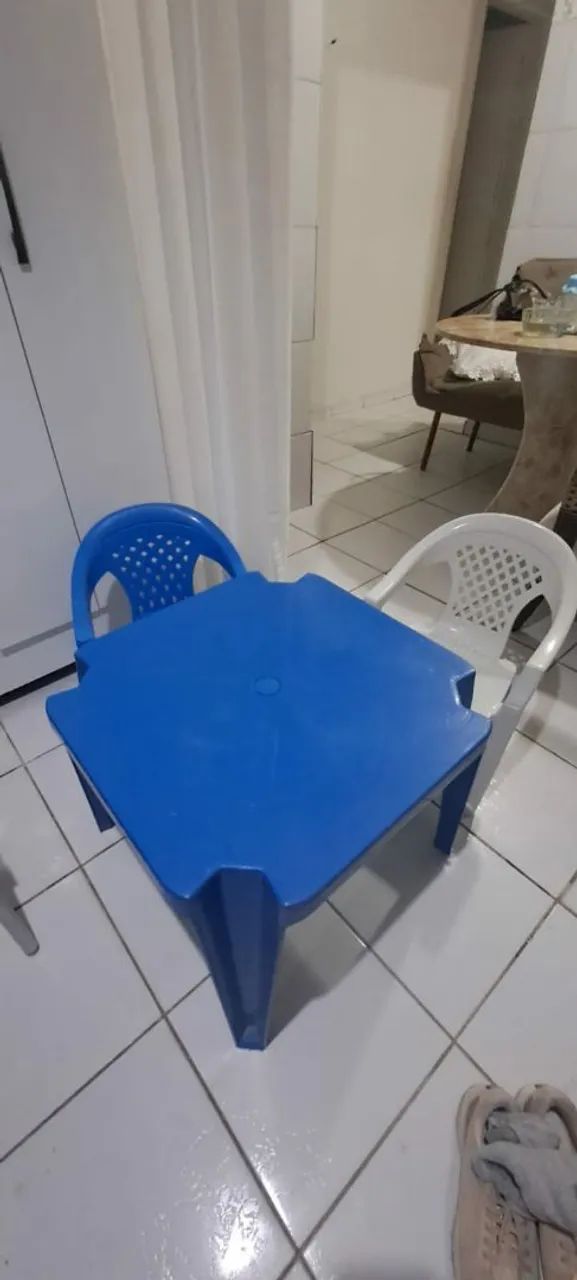 Cadeirinha e mesinha infantil