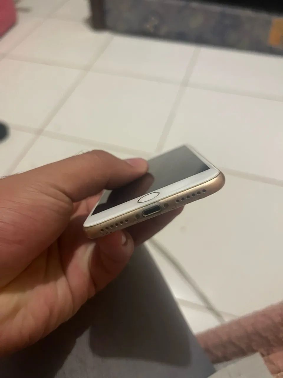 Vendo iPhone 8 Dourado - R$ 200 - Foto 4