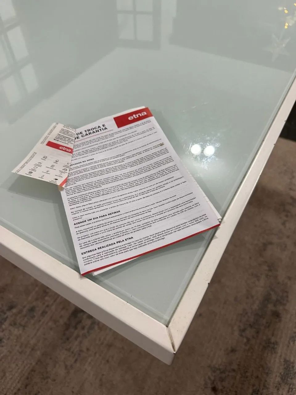 Mesa de Jantar Branca Quadrada de Madeira e 5 cadeiras que posso vender separadamente - Foto 4
