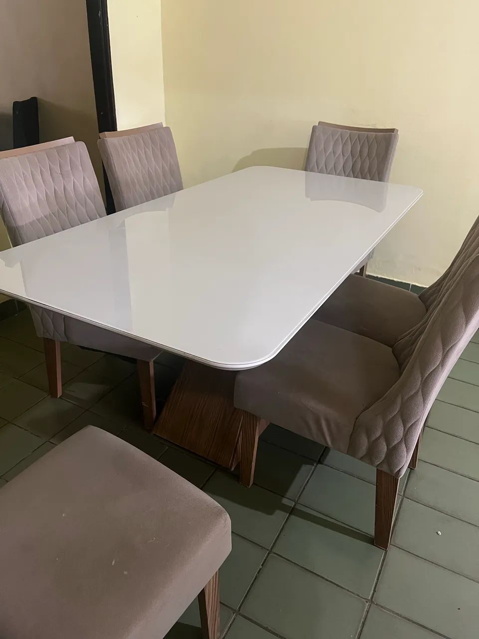 Mesa com 6 cadeiras 