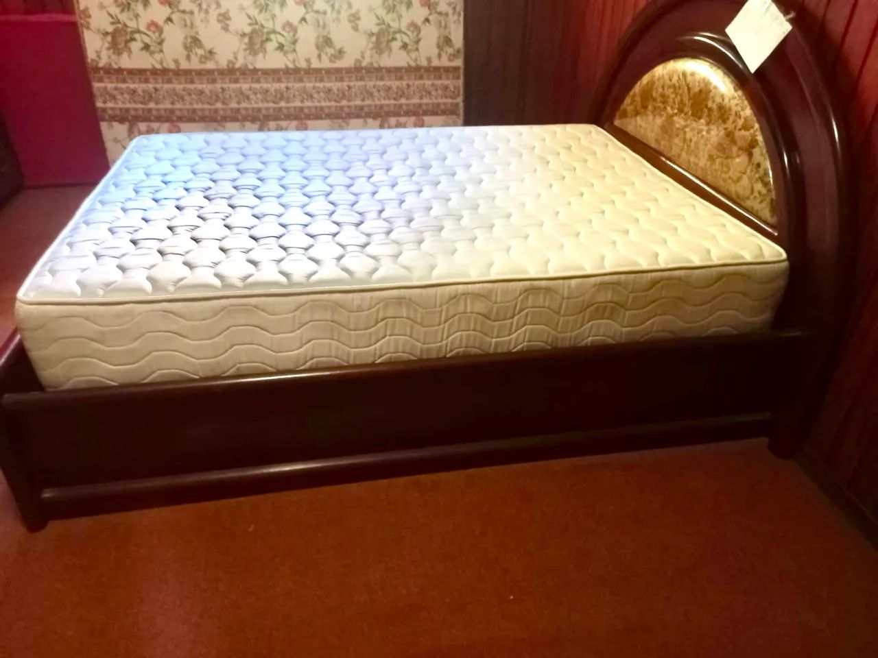 Cama de madeira 