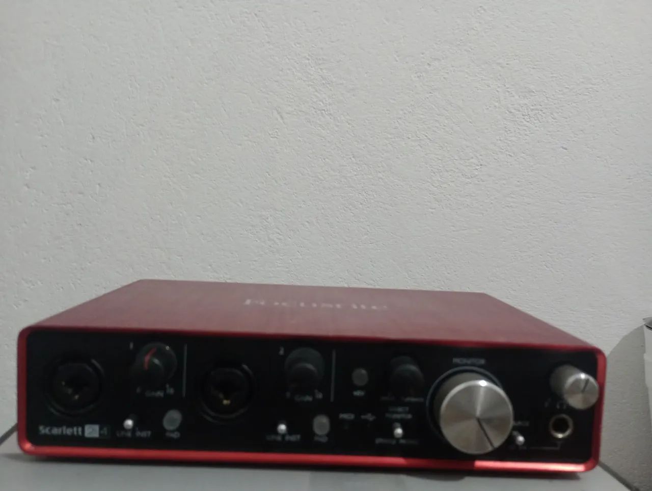 Interface de Áudio Focusrite Scarlett 2i4 (2D generation)