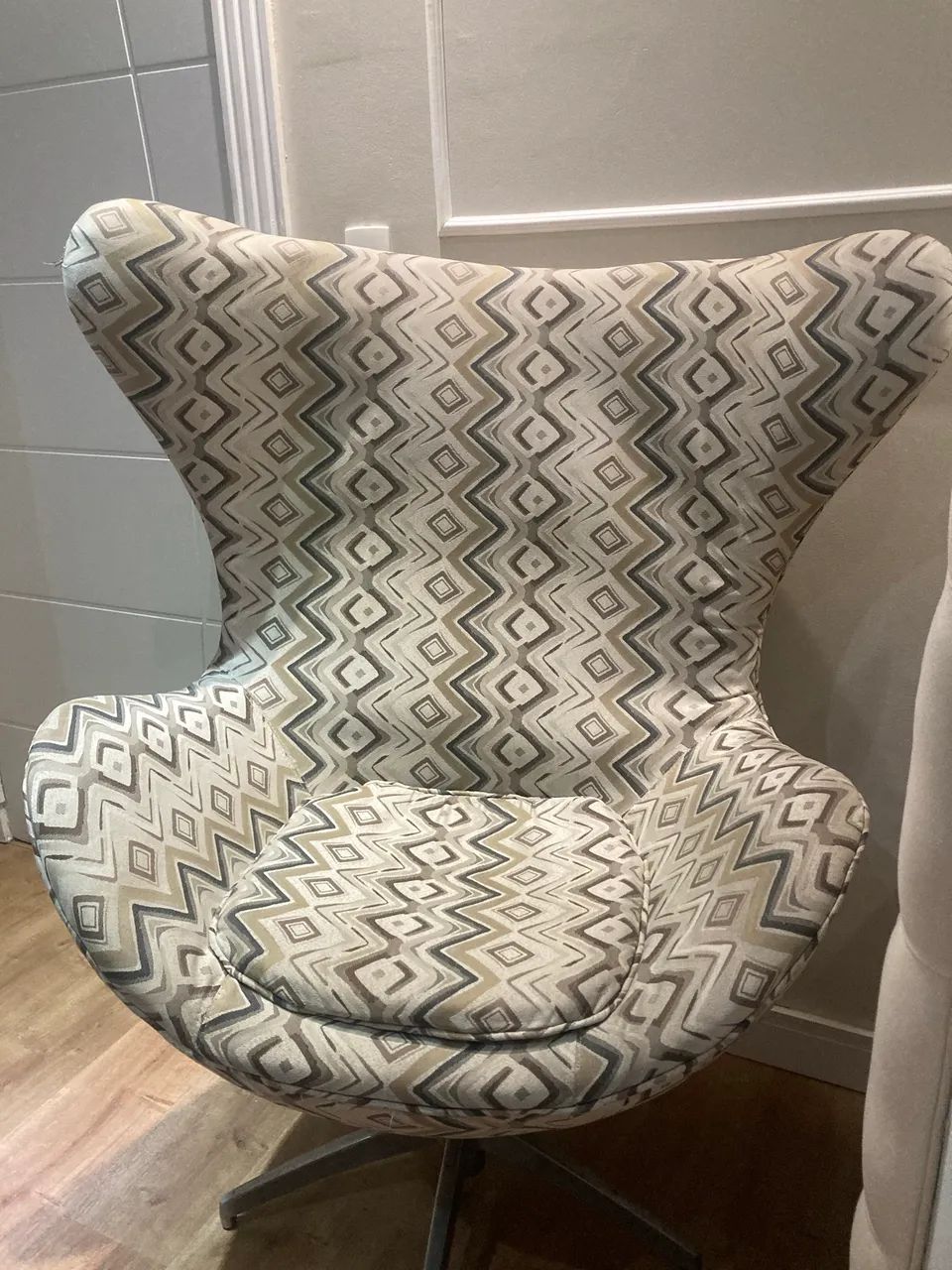 Poltrona Decorativa Giratória Estilo Egg - Moderna e Confortável - Foto 2