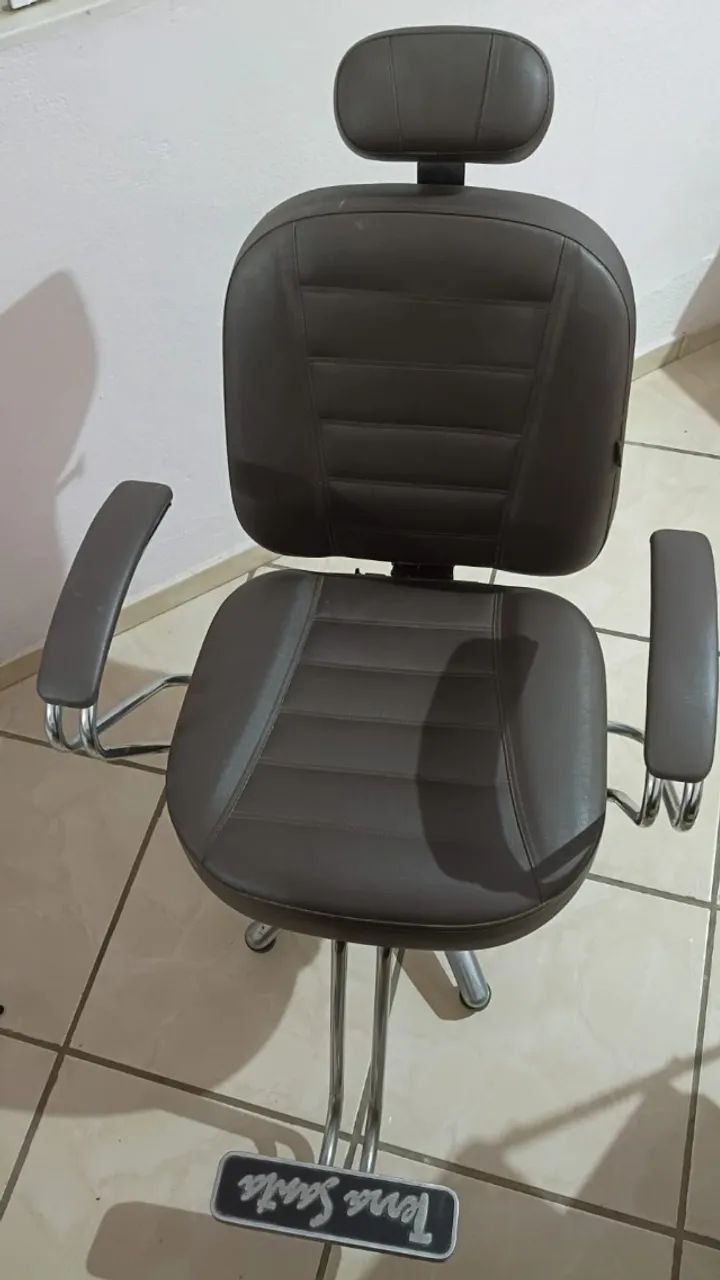 Cadeira para maquiagem e cabeleireiro  hidráulica e reclinável 