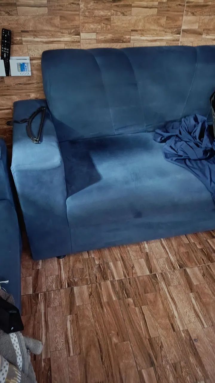 Vendo sofá 2 e 3 lugares em estado de novo - Foto 4