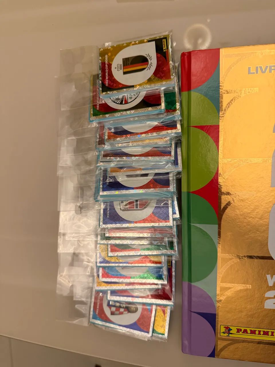 Álbum Ouro Copa 2026 + Todas figurinhas a colar - Foto 2
