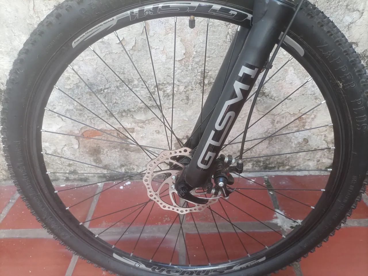 Vendo bicicleta GTSM1 Advanced cor preta aro 29  - Foto 4