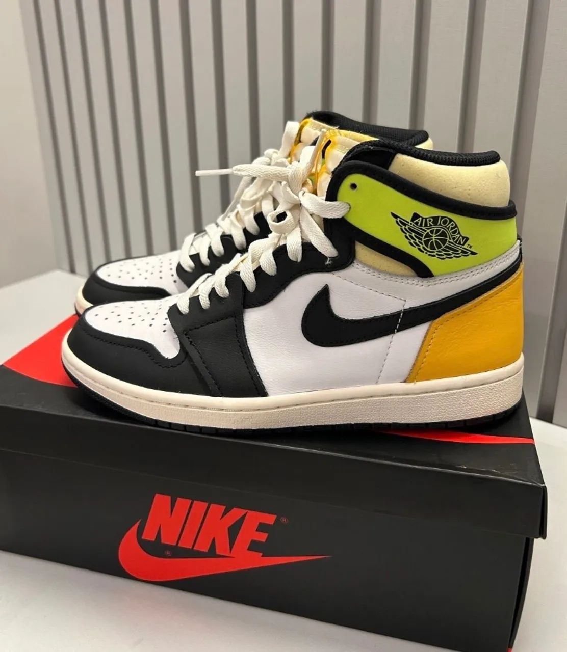 Air Jordan 1 Volt Gold