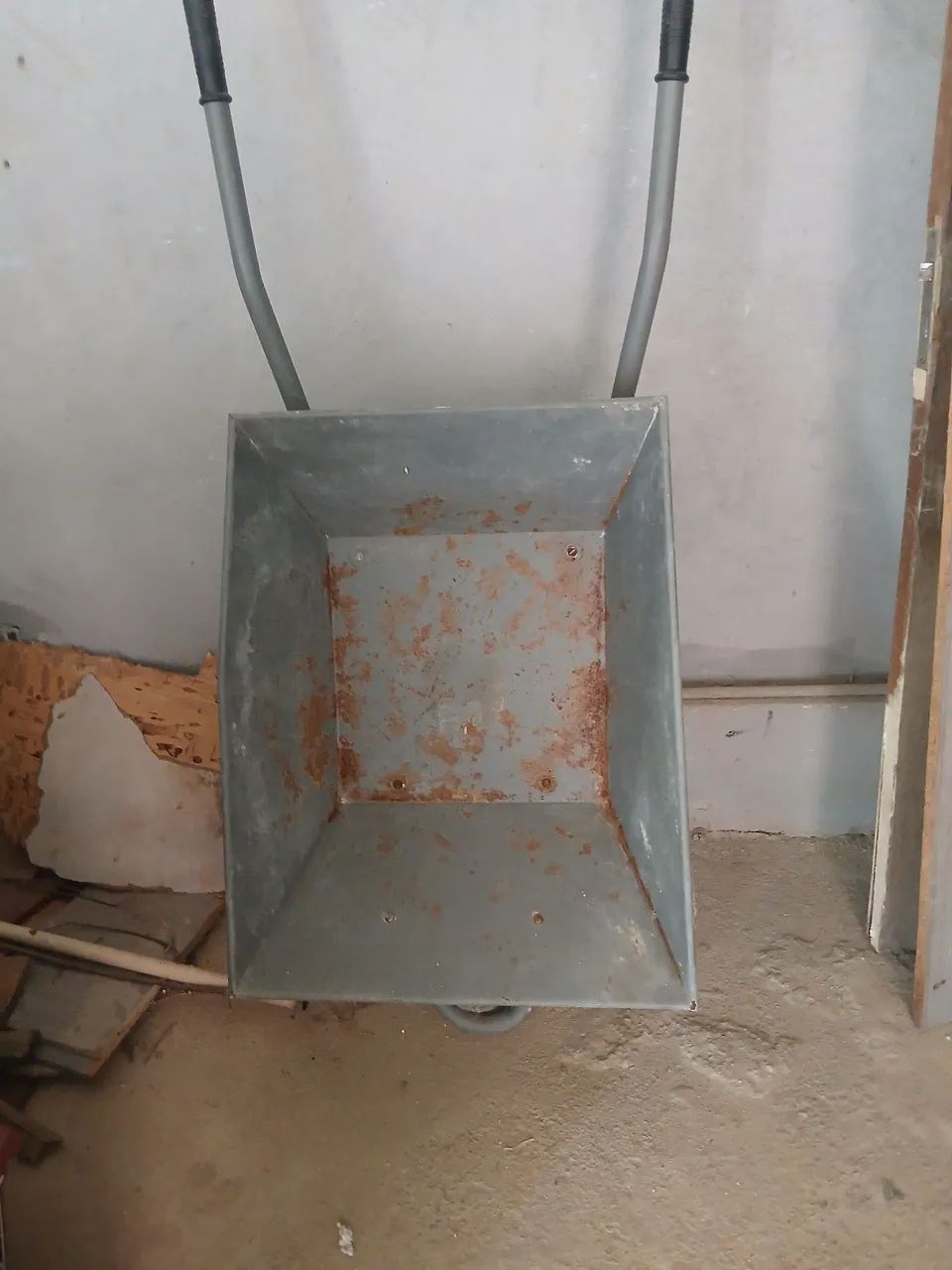 Vendo carinho de mão tramontina  - Foto 2