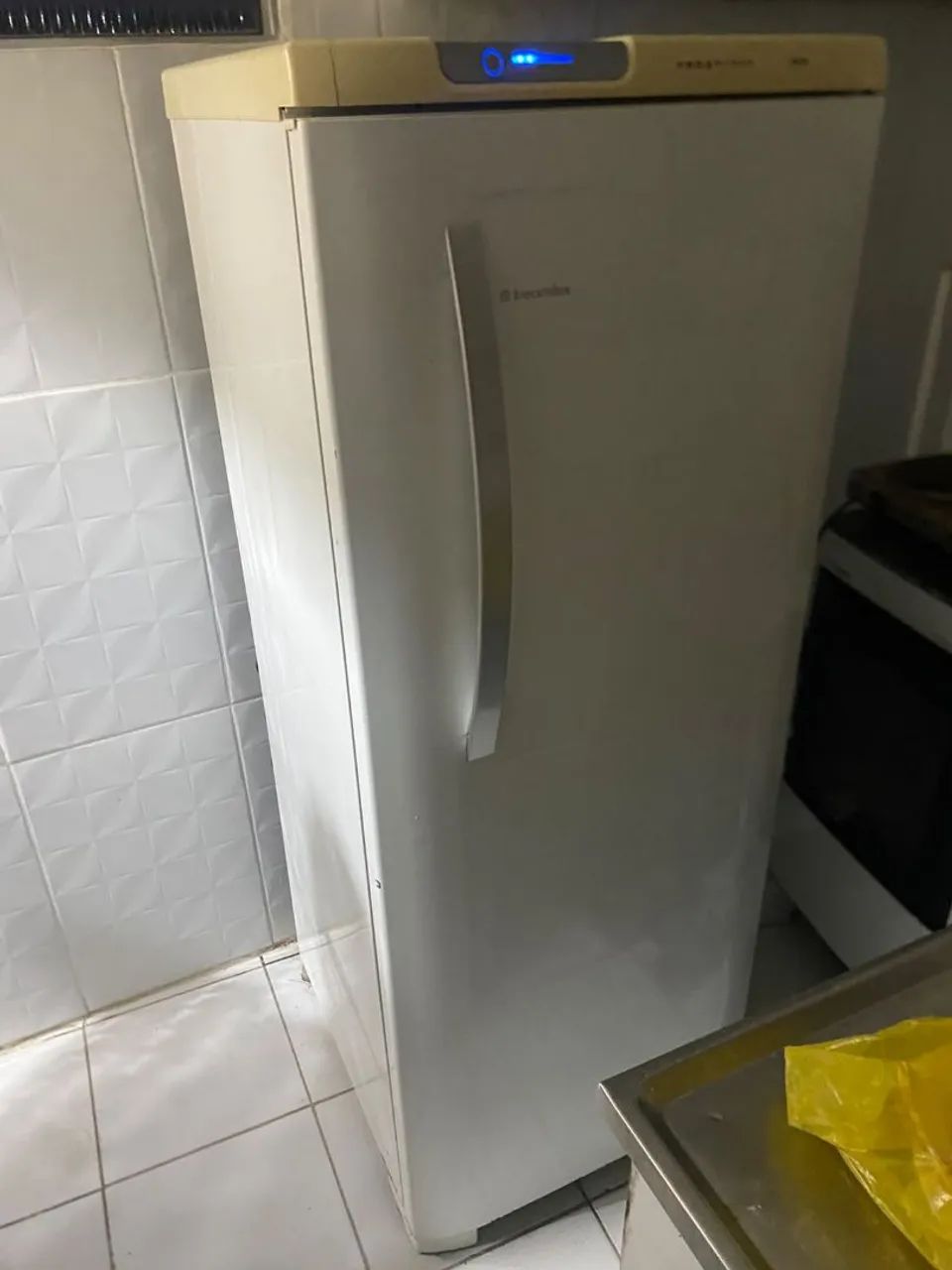 Geladeira Electrolux usada funcionando 100% - Foto 5