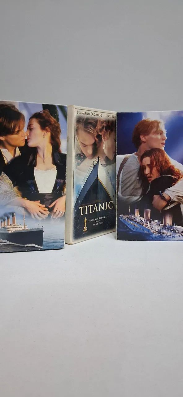 Caixa com 2 fitas vhs titanic usada.