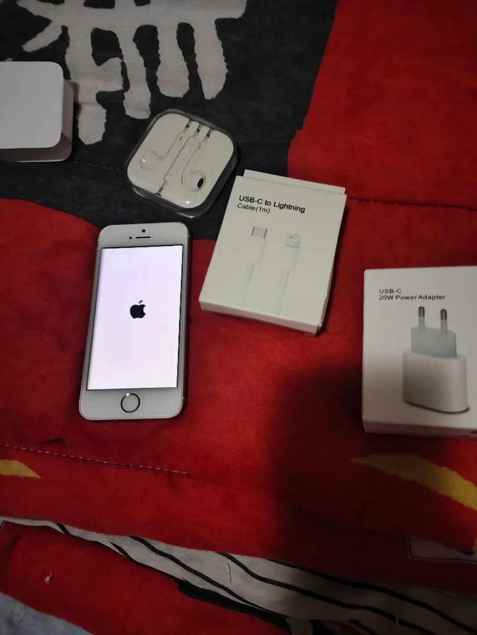 iPhone se 16 gigas rosa - Foto 2