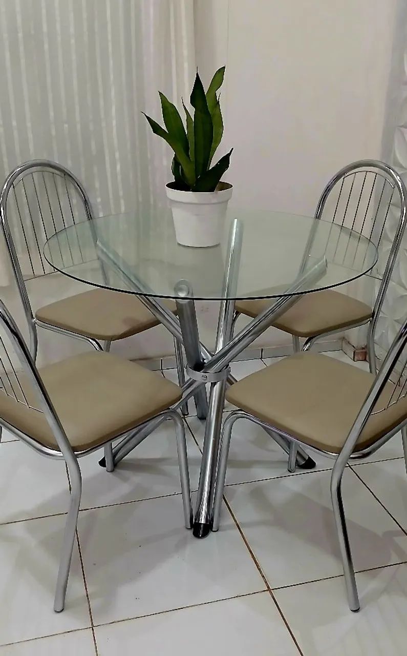 Mesa de Vidro com 4 Cadeiras  - Foto 2