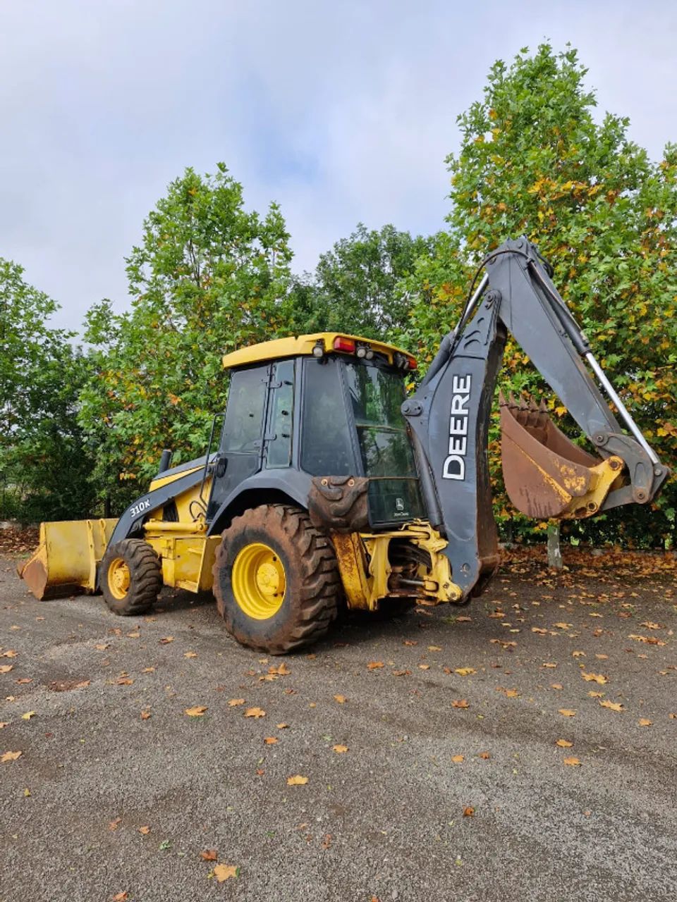 Retro Escavadeira John Deere 310k ano 2015 tração 4x4 com 6000 horas  - Foto 2