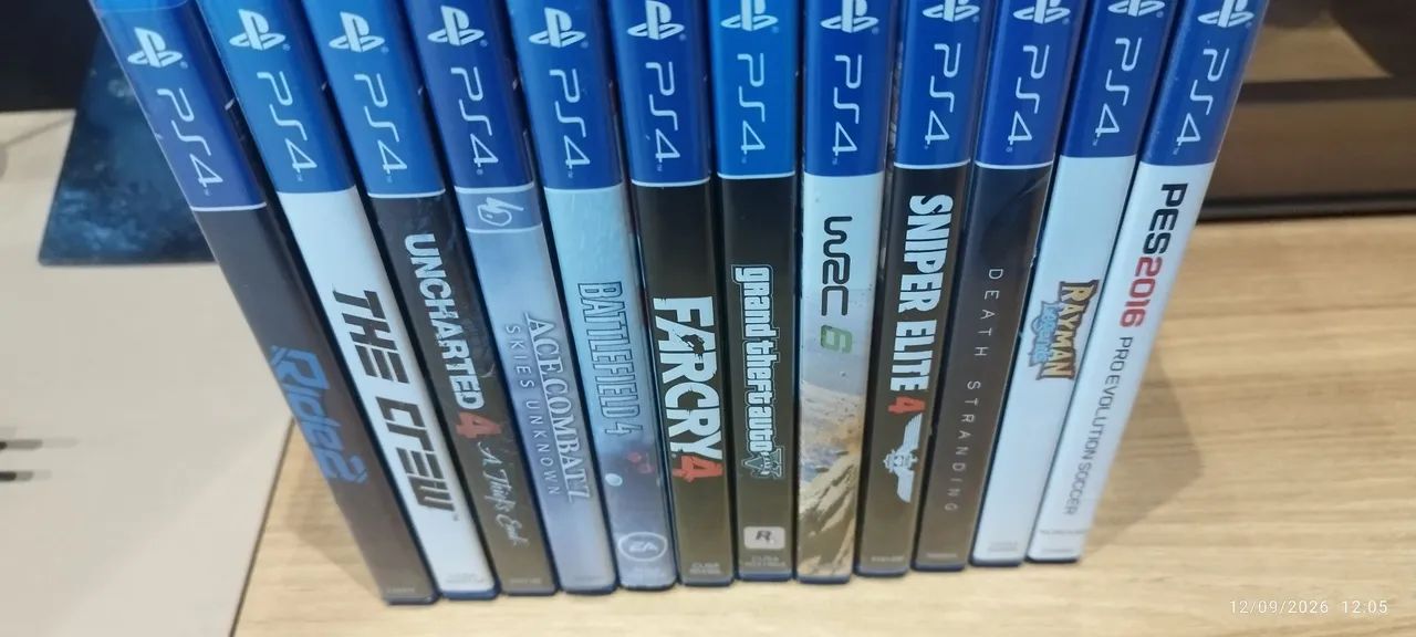 PS4 com 2 controles + 12 jogos - Foto 2