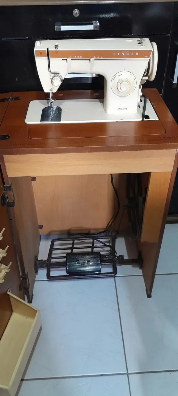 Máquina de costura singer com gabinete - Máquina de costura singer antiga - Foto 5