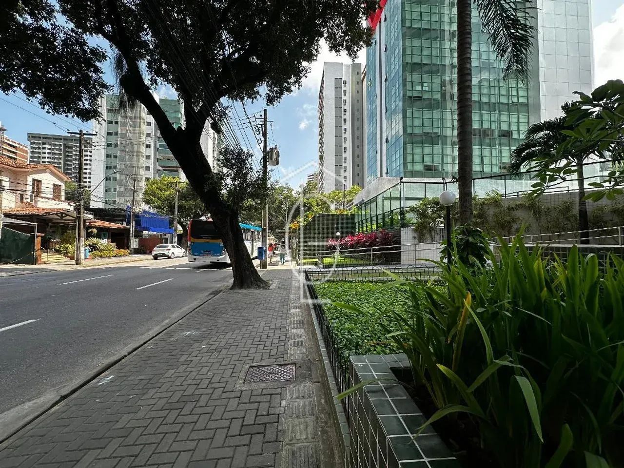 Lindo apartamento reformado e mobiliado no Espinheiro - Foto 2
