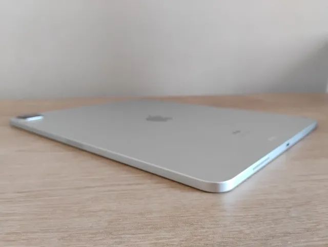 iPad pro 12.9" 5 Geração - Wi-fi - SEMINOVO - APENAS 39 CICLOS DE CARREGAMENTO - Foto 5
