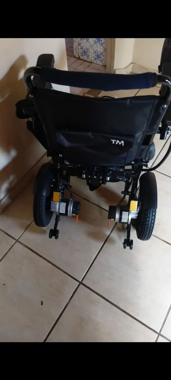 Cadeira de roda motorizada  - Foto 2