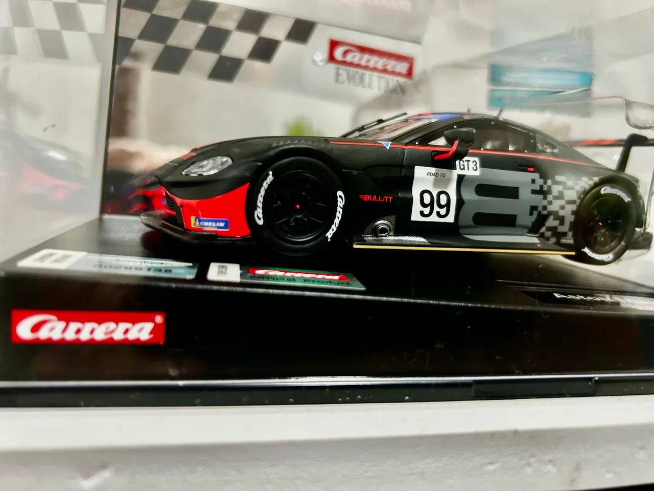  Carrinho Autorama Carrera Aston-Martin Vantage GT3 Bullitt 1:32 Scale Evolution  - Foto 3