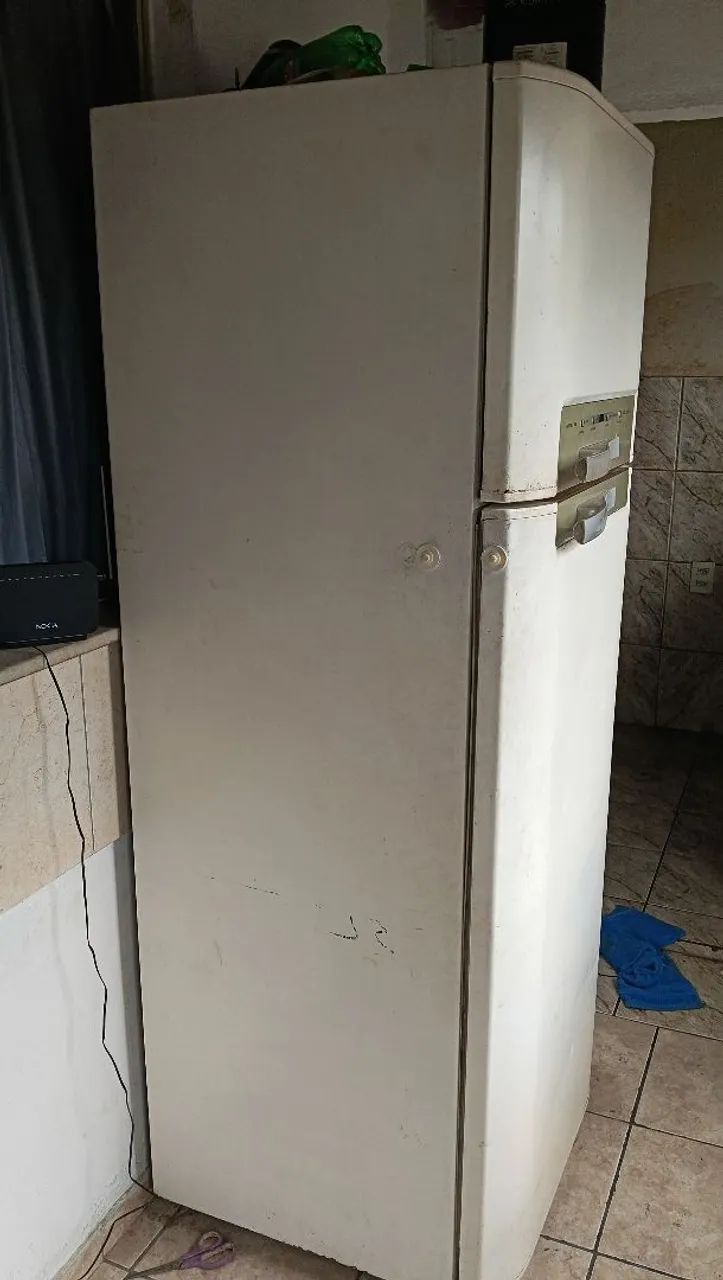 Vendo geladeira com defeito  - Foto 2