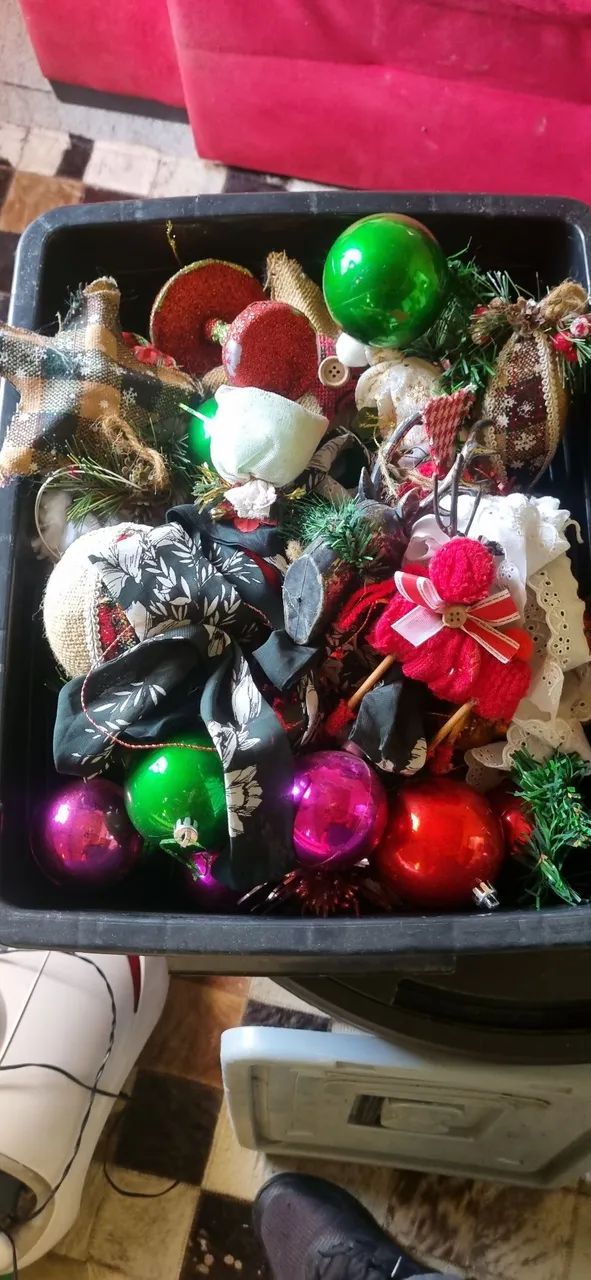 Caixa de enfeites de Natal 