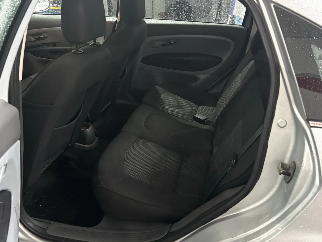 Fiat Linea Essence 1.8 Flex 16V 4P 2014 - Foto 2