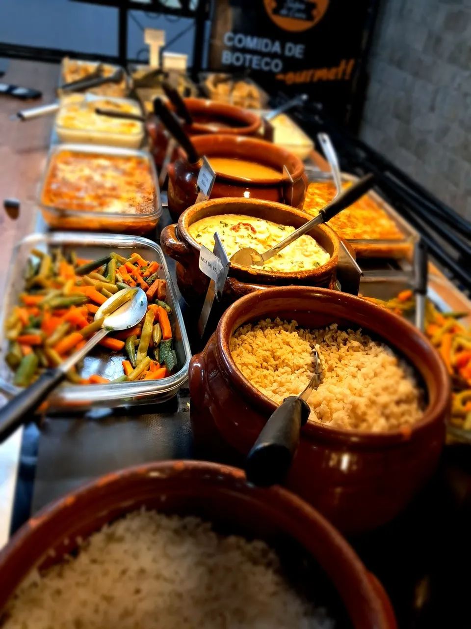 Sabor de casa Contrata-se Auxiliar de cozinha 