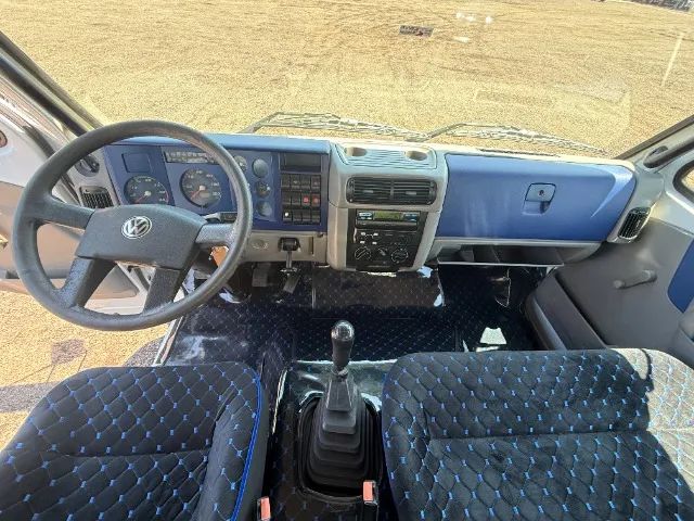 VW Volkswagen 9-150E Cummins 4X2 2009 Caminhão 3/4 Com Baú Furgão Seco Revisado - Foto 10